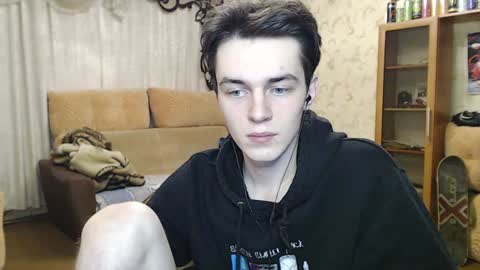 traqqq online show from December 11, 8:49 pm