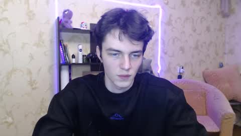 traqqq online show from March 4, 7:11 pm