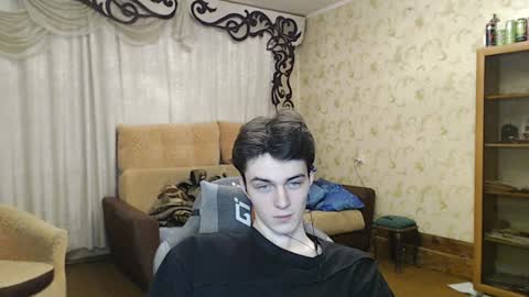 traqqq online show from December 8, 6:50 pm