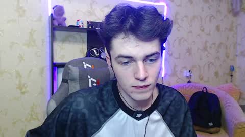 traqqq online show from January 21, 8:21 pm