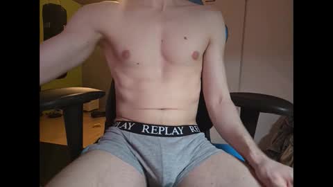 Snapshot of xufffix chatting on March 2, 6:35 pm N online show from March 2, 6:35 pm