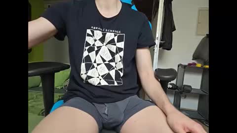 Snapshot of xufffix chatting on September 28, 1:53 pm N online show from September 28, 1:53 pm