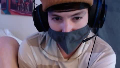 Snapshot of xxwhitefoxx chatting on October 17, 7:01 am David Fox online show from October 17, 7:01 am