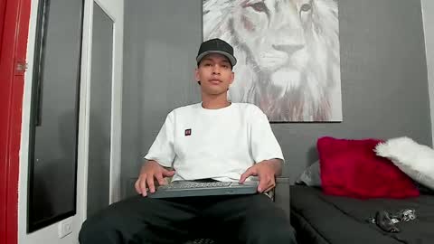 Snapshot of y0ung_master_ chatting on December 30, 5:26 am Sr. Y0ung Master online show from December 30, 5:26 am