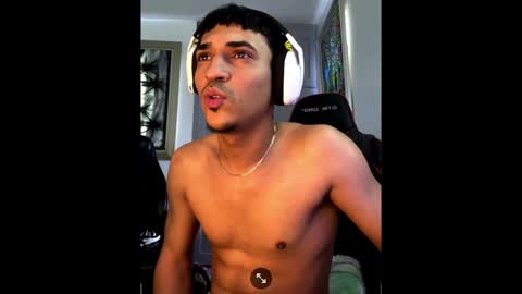 Y0ungman online show from December 20, 3:31 pm