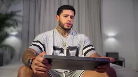 Snapshot of yamp_bigcock chatting on October 16, 4:09 am yamp sambrano online show from October 16, 4:09 am