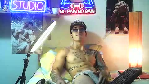 Snapshot of yeisoncastellanos1999 chatting on October 26, 4:36 am yeisoncastellanos1999 online show from October 26, 4:36 am