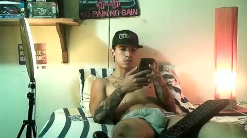 yeisoncastellanos1999 online show from April 6, 8:09 pm