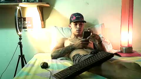 yeisoncastellanos1999 online show from July 30, 6:51 pm