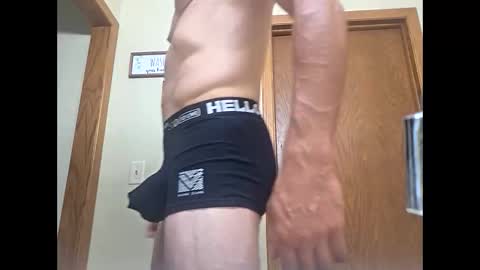 yesman134195 online show from April 21, 8:15 pm