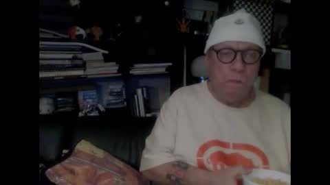 Snapshot of yessex247 chatting on October 18, 5:34 am yessex247 online show from October 18, 5:34 am