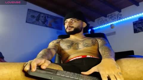 Snapshot of yio__cohen chatting on December 10, 2:35 am yio cohen  online show from December 10, 2:35 am