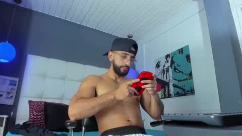 Yiyo online show from October 2, 9:52 pm