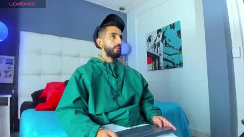 Yiyo online show from February 3, 4:32 am