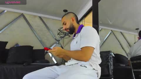 Yiyo online show from February 26, 3:35 pm