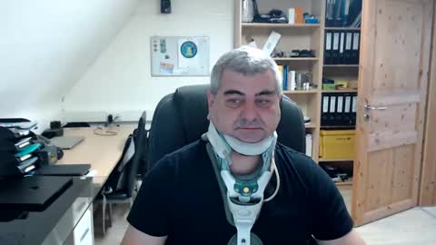 yoschi1976 online show from December 8, 10:30 am