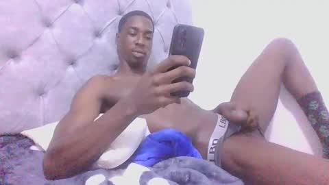 Snapshot of youn_king chatting on December 3, 2:01 am ALEX online show from December 3, 2:01 am