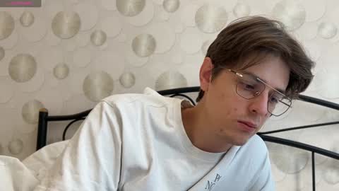 Chris online show from February 3, 8:13 am