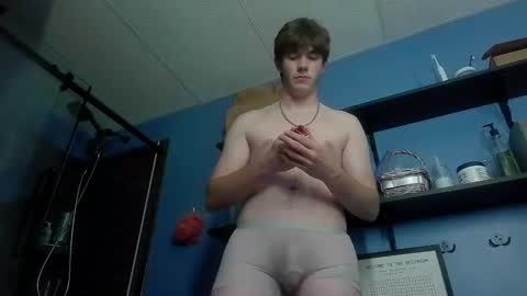 Snapshot of yp05 chatting on October 19, 9:40 pm YoungPhysique05 online show from October 19, 9:40 pm