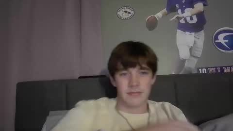 Snapshot of yp05 chatting on October 12, 11:32 pm YoungPhysique05 online show from October 12, 11:32 pm