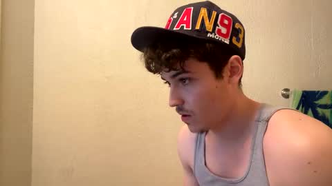 Snapshot of yungstudbev chatting on December 3, 1:17 am yungstudbev online show from December 3, 1:17 am