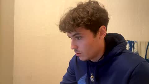 Snapshot of yungstudbev chatting on December 7, 12:20 am yungstudbev online show from December 7, 12:20 am