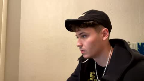 Snapshot of yungstudbev chatting on December 20, 6:19 am yungstudbev online show from December 20, 6:19 am