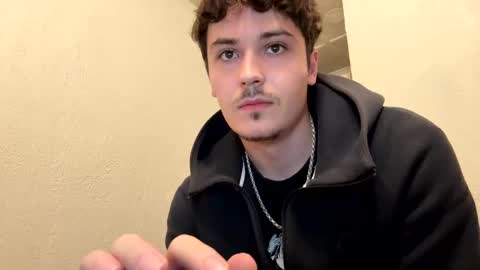 Snapshot of yungstudbev chatting on October 12, 6:40 am yungstudbev online show from October 12, 6:40 am