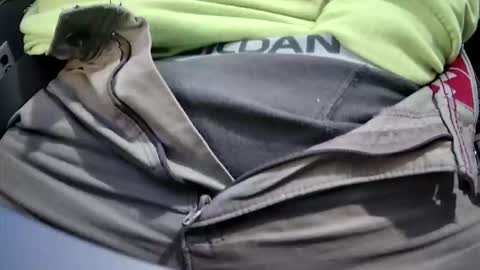 yuppers1234 online show from December 15, 12:46 pm