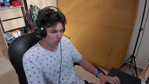 yurii_moody online show from December 27, 8:07 pm