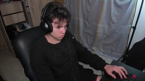 yurii_moody online show from December 3, 2:23 am