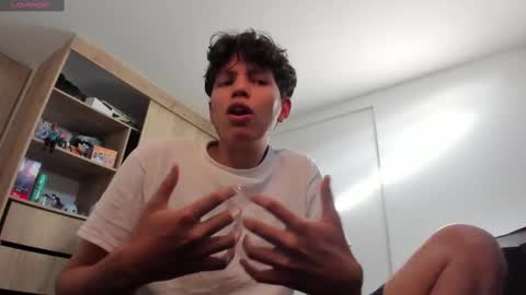 yurii_moody online show from September 15, 9:38 pm