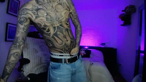 zac_muller1 online show from May 20, 11:17 am