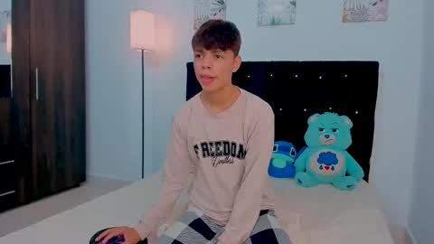 zacktorres_ online show from October 30, 8:10 pm