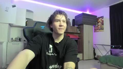 zander003 online show from December 17, 6:58 pm