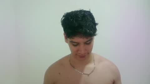 zeus_183 online show from April 14, 5:18 am