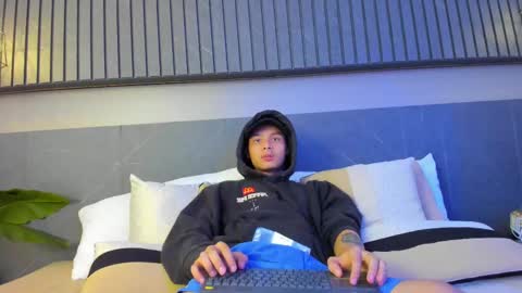 zeus online show from February 18, 3:53 am