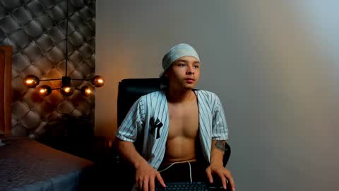 zeus online show from December 11, 6:05 pm