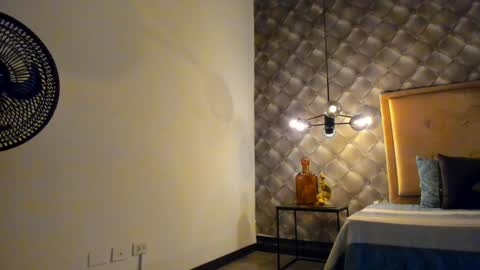 zeus online show from December 21, 7:06 pm