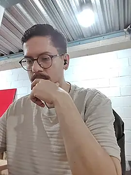 Snapshot of AndyHepburn chatting on October 16, 2:36 pm AndyHepburn online show from October 16, 2:36 pm