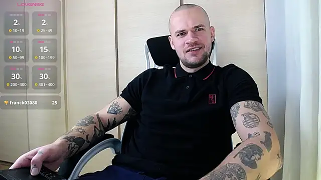 Snapshot of FindomJason chatting on December 20, 7:44 am FindomJason online show from December 20, 7:44 am