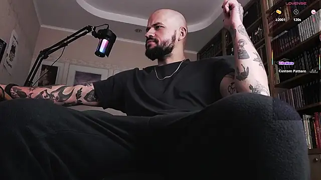 Snapshot of FindomJason chatting on October 5, 4:11 pm FindomJason online show from October 5, 4:11 pm