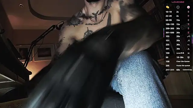 Snapshot of FindomJason chatting on October 12, 8:03 pm FindomJason online show from October 12, 8:03 pm