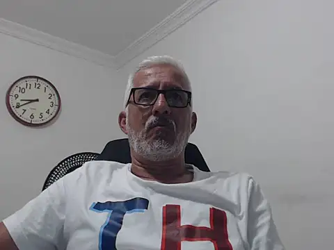 Snapshot of cenizo10124 chatting on September 29, 1:37 am cenizo10124 online show from September 29, 1:37 am