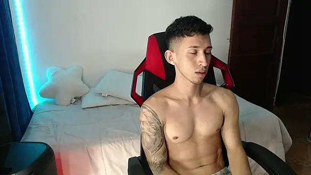 Snapshot of stevenSEX123 chatting on February 9, 1:23 am stevenSEX123 online show from February 9, 1:23 am