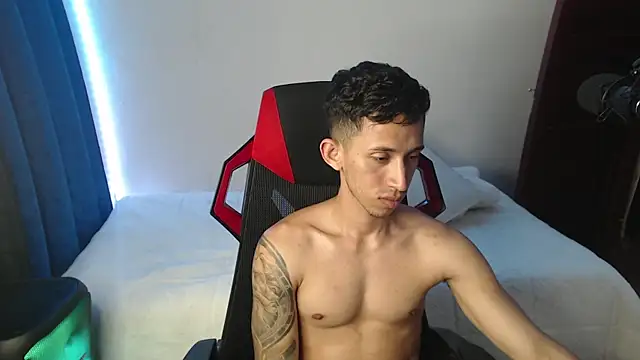 Snapshot of stevenSEX123 chatting on January 11, 11:12 am stevenSEX123 online show from January 11, 11:12 am