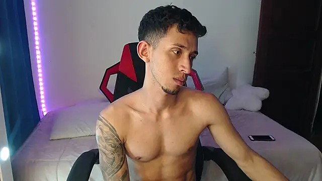 Snapshot of stevenSEX123 chatting on March 3, 5:18 am stevenSEX123 online show from March 3, 5:18 am