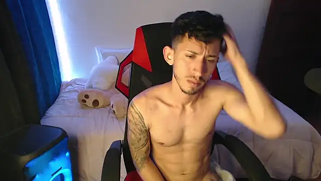 Snapshot of stevenSEX123 chatting on December 10, 4:24 am stevenSEX123 online show from December 10, 4:24 am