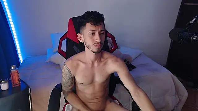 Snapshot of stevenSEX123 chatting on December 28, 7:00 am stevenSEX123 online show from December 28, 7:00 am