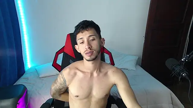 Snapshot of stevenSEX123 chatting on December 23, 3:18 am stevenSEX123 online show from December 23, 3:18 am